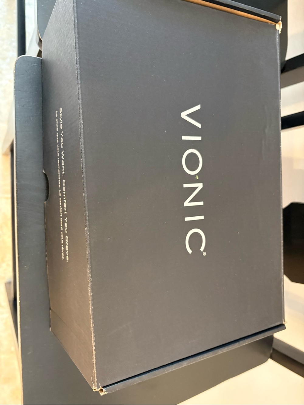 Woman’s Vionic Winny black leather and suede - Picture 12 of 12